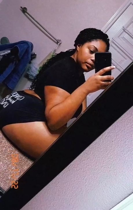 Foto di nudo di fuga di OnlyFans di Mz Kenzie