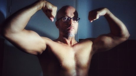 Foto di nudo di fuga di OnlyFans di Musclesinaction