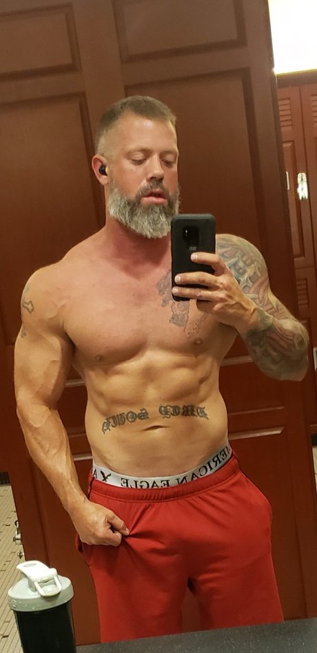 Foto di nudo di fuga di OnlyFans di Muscledad84