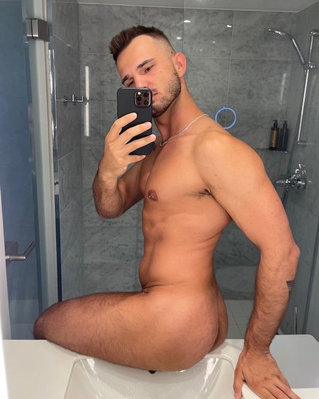 Foto di nudo di fuga di OnlyFans di Muhomorovy