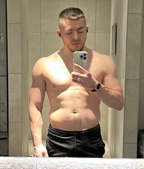 Foto di nudo di fuga di OnlyFans di Matt Alexander