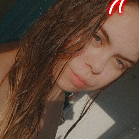 Foto di nudo di fuga di OnlyFans di Emma Lee