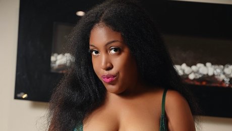 Foto di nudo di fuga di OnlyFans di Miss Canada