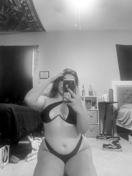 Foto di nudo di fuga di OnlyFans di Violet
