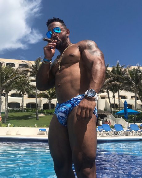 Foto di nudo di fuga di OnlyFans di Mrx11 Muscle God