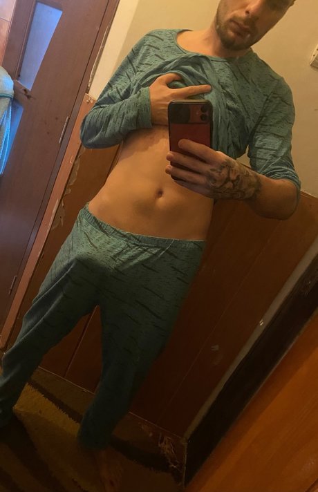 Foto di nudo di fuga di OnlyFans di Ciprian