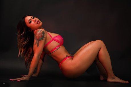 Foto di nudo di fuga di OnlyFans di Mo  Your Tattooed Asian Unicorn