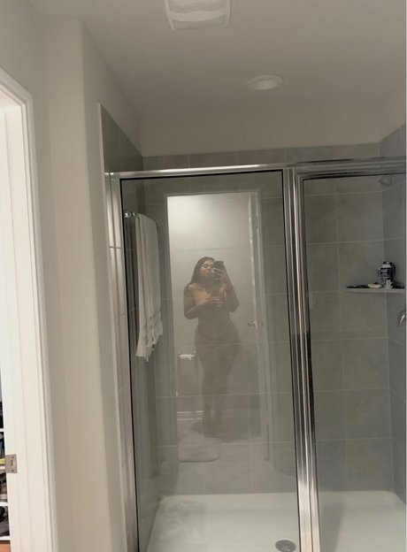 Foto di nudo di fuga di OnlyFans di Kitana