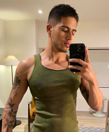 Foto di nudo di fuga di OnlyFans di Nicolas Qintero 
