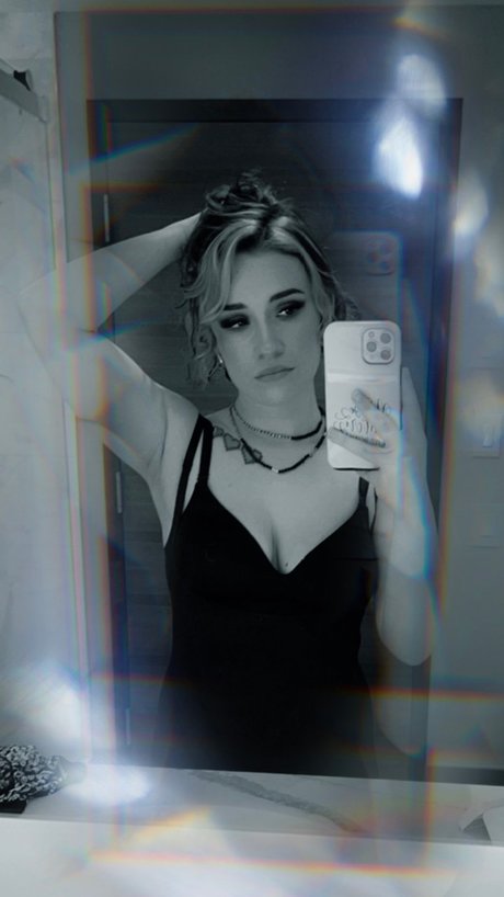 Foto di nudo di fuga di OnlyFans di Nerdy Nurse