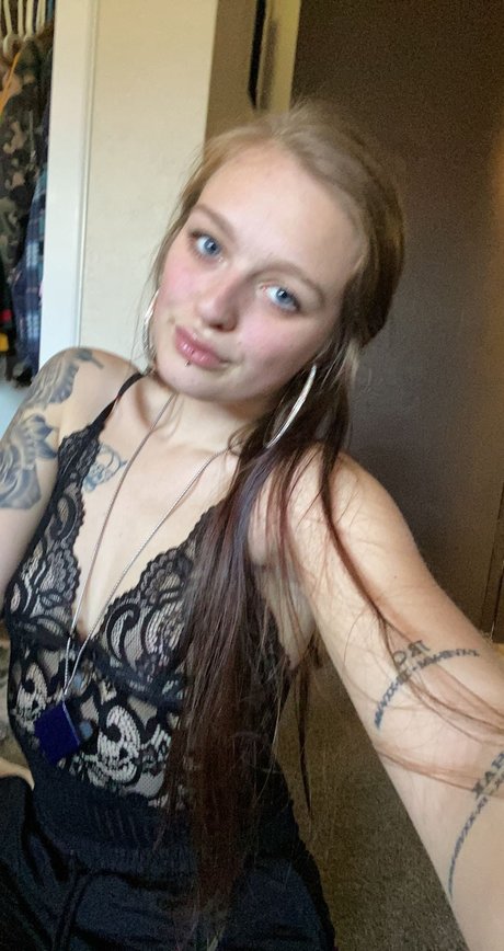 Foto di nudo di fuga di OnlyFans di Baby Nel