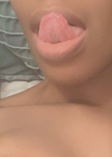 Foto di nudo di fuga di OnlyFans di Nelle