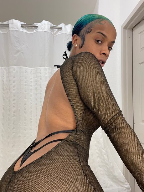 Foto di nudo di fuga di OnlyFans di Dadon