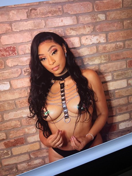 Foto di nudo di fuga di OnlyFans di So Unique Uncensored