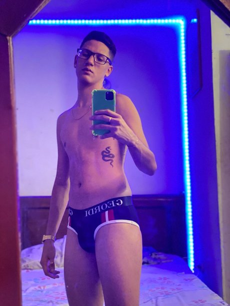 Foto di nudo di fuga di OnlyFans di Andrs