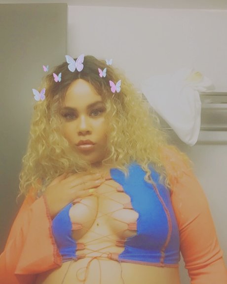 Foto di nudo di fuga di OnlyFans di Naomiii