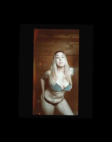Foto di nudo di fuga di OnlyFans di Natu