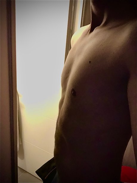 Foto di nudo di fuga di OnlyFans di Natural Latino