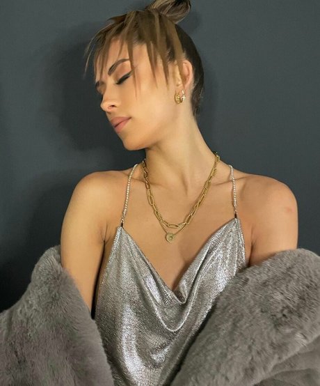 Foto di nudo di fuga di OnlyFans di Gina Llebaria