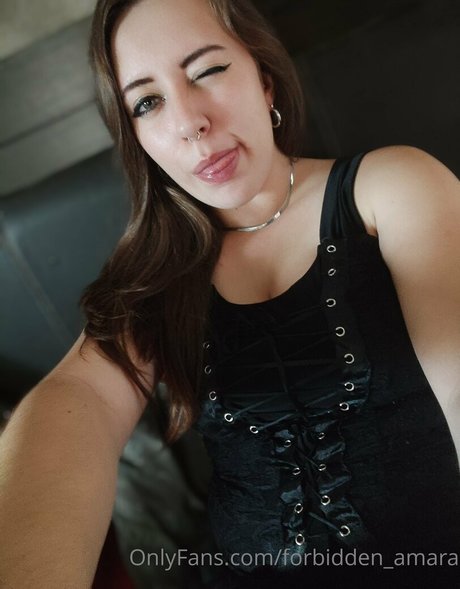 Foto di nudo di fuga di OnlyFans di Forbiddenamara