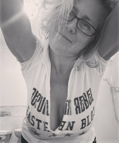 Foto di nudo di fuga di OnlyFans di Khariscurves