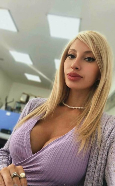 Foto di nudo di fuga di OnlyFans di Rosy Stars