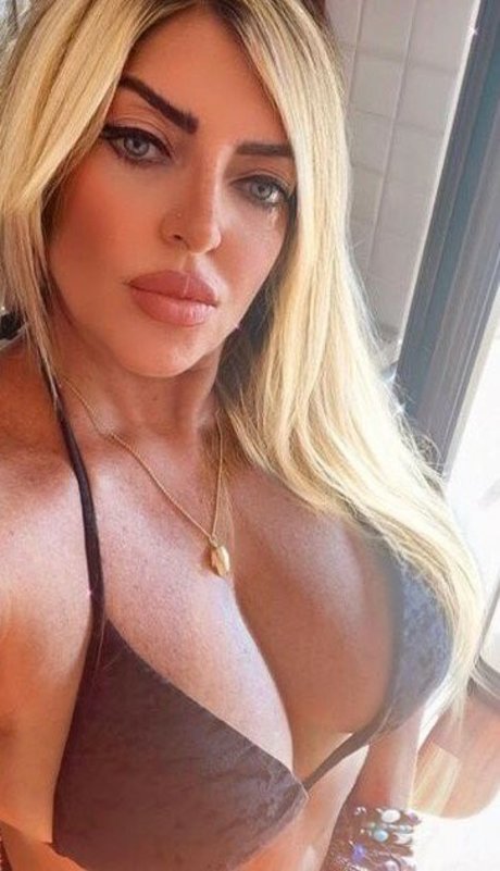 Foto di nudo di fuga di OnlyFans di Flaviana Basta