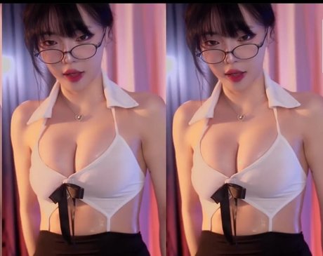 Foto di nudo di fuga di OnlyFans di Yoonfroggy