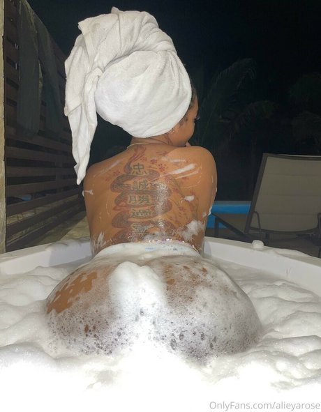 Foto di nudo di fuga di OnlyFans di Dejarennae
