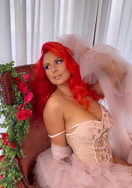 Foto di nudo di fuga di OnlyFans di Danni Ellexo