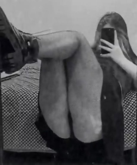 Foto di nudo di fuga di OnlyFans di Sareliii