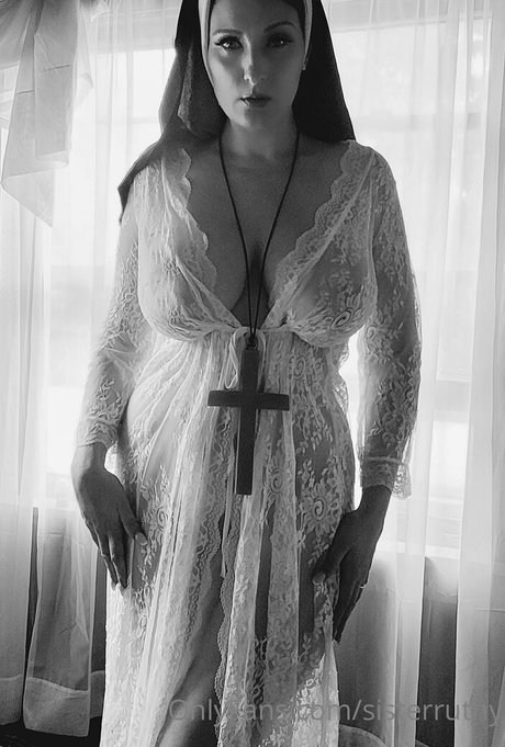 Foto di nudo di fuga di OnlyFans di Sisterruthy