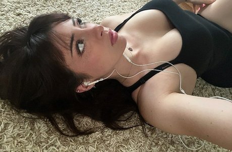 Foto di nudo di fuga di OnlyFans di Littlelivbug