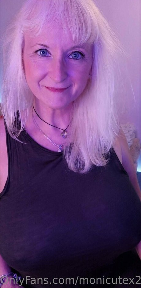 Foto di nudo di fuga di OnlyFans di Monicutex2
