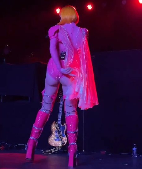 Tessa Violet