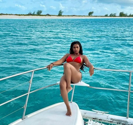 Foto di nudo di fuga di OnlyFans di Taylor Rooks