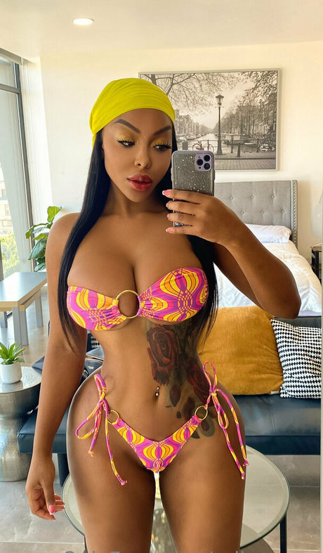 Foto di nudo di fuga di OnlyFans di Erikayrose