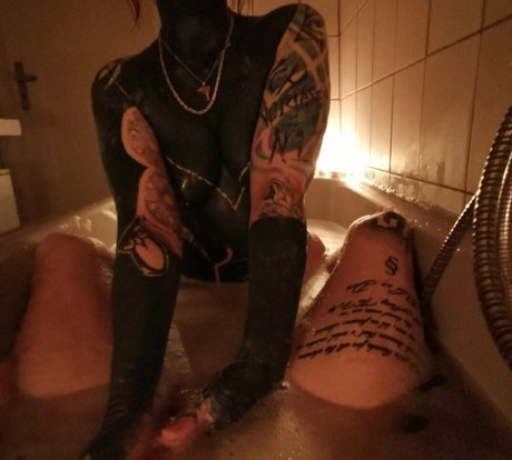 Foto di nudo di fuga di OnlyFans di Imali3n