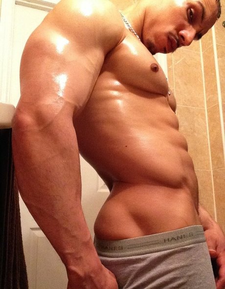 Foto di nudo di fuga di OnlyFans di Puertorockxxx