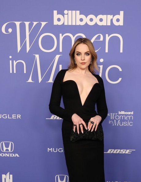 Elizabeth Gillies