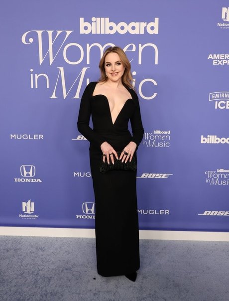 Elizabeth Gillies