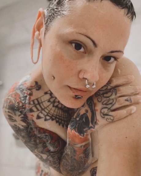 Foto di nudo di fuga di OnlyFans di Olivia Wolfe 