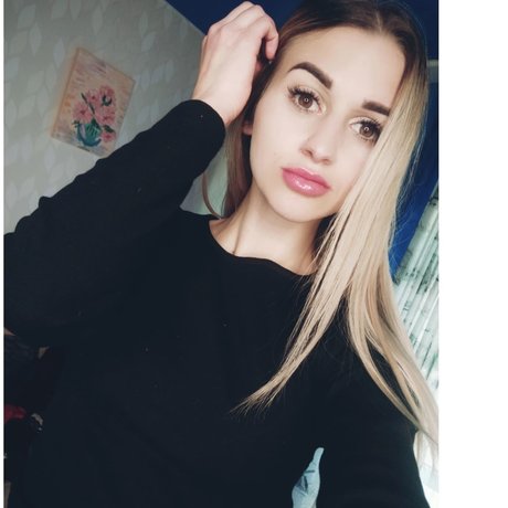 Foto di nudo di fuga di OnlyFans di Olesya Magnificent