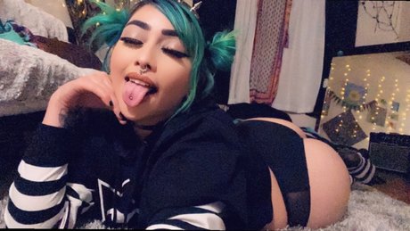 Foto di nudo di fuga di OnlyFans di Genevieve Memento Mori