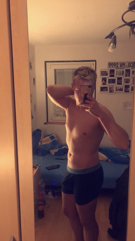 Foto di nudo di fuga di OnlyFans di Officialmax