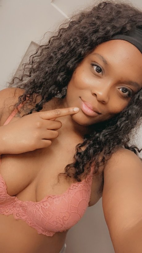 Foto di nudo di fuga di OnlyFans di Octavia