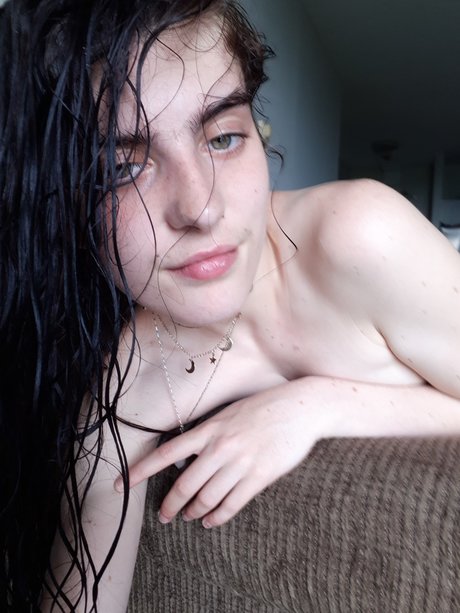Foto di nudo di fuga di OnlyFans di Ariel
