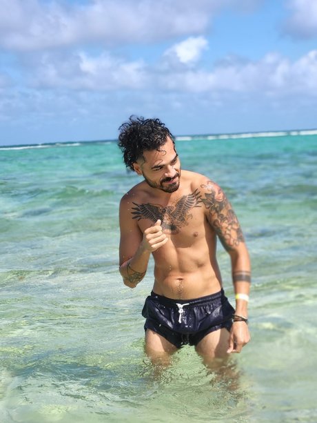Foto di nudo di fuga di OnlyFans di Aarn