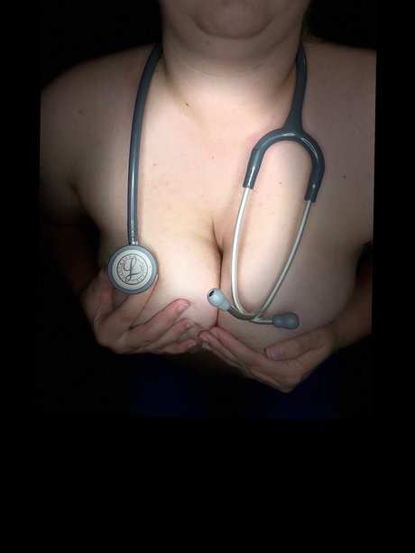 Foto di nudo di fuga di OnlyFans di Nurse Savannah