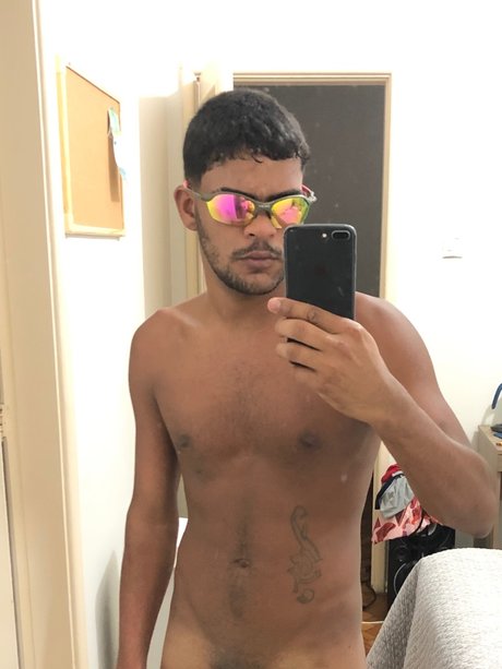 Foto di nudo di fuga di OnlyFans di Rodrigo Santos